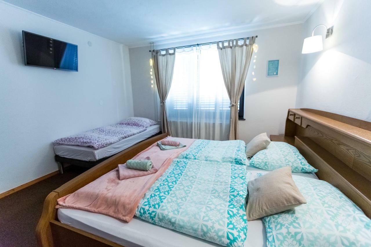 Rooms Malina Blejska Dobrava Exterior photo
