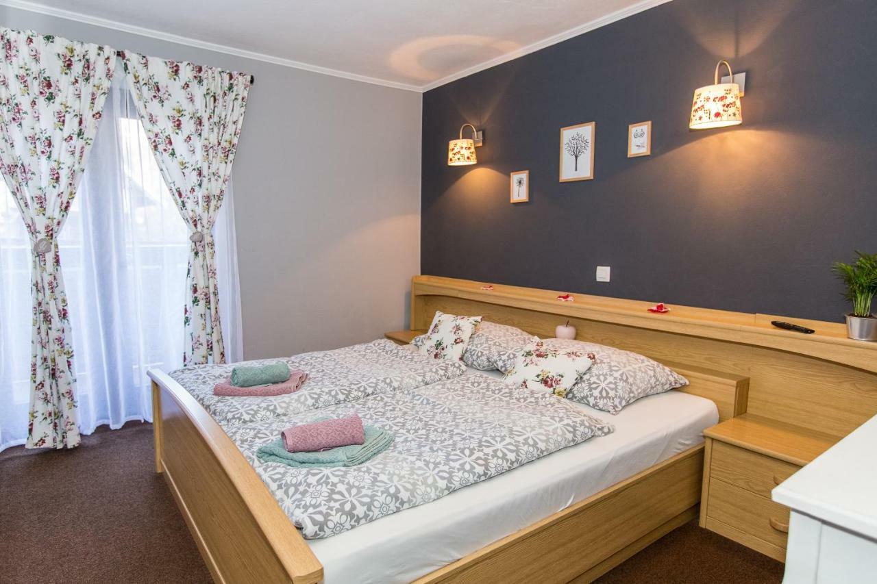 Rooms Malina Blejska Dobrava Exterior photo